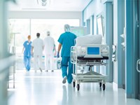 Traslados al hospital o al centro de salud en Bueu: la opción más cómoda para personas mayores